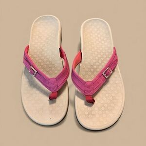 𝐕𝐈𝐎𝐍𝐈𝐂 𝐏𝐀𝐓𝐓𝐘 𝐏𝐈𝐍𝐊 𝐁𝐄𝐑𝐑𝐘 𝐓𝐇𝐎𝐍𝐆 𝐒𝐀𝐍𝐃𝐀𝐋𝐒